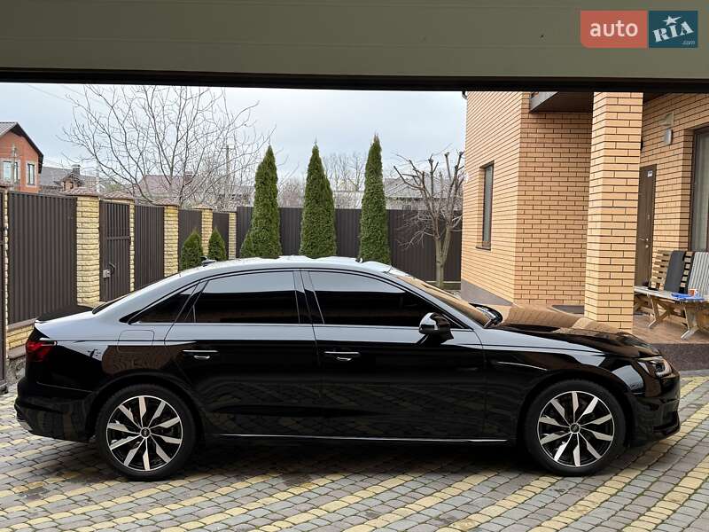 Седан Audi A4 2023 в Киеве