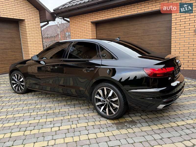 Седан Audi A4 2023 в Киеве