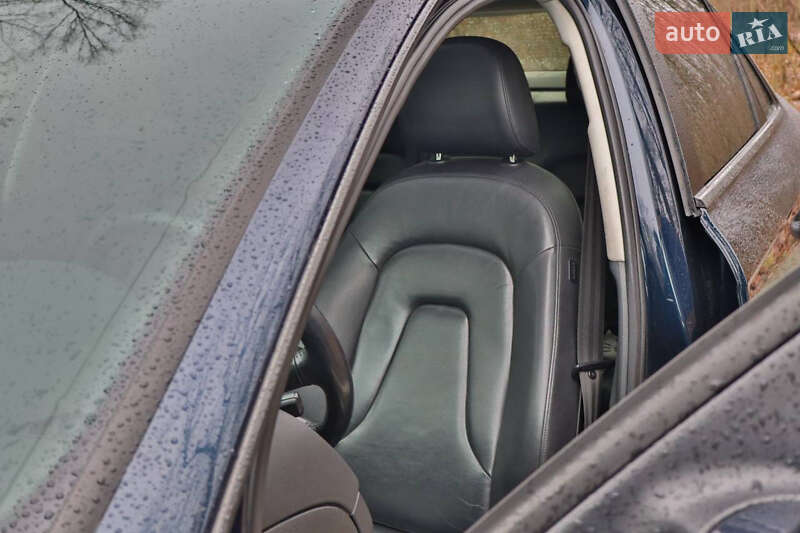 Седан Audi A4 2011 в Львове