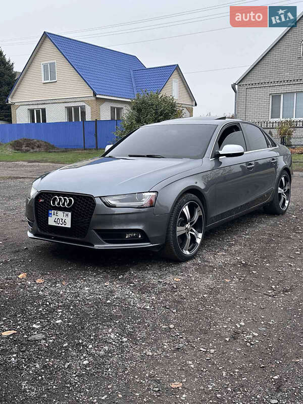 Седан Audi A4 2012 в Новомосковске