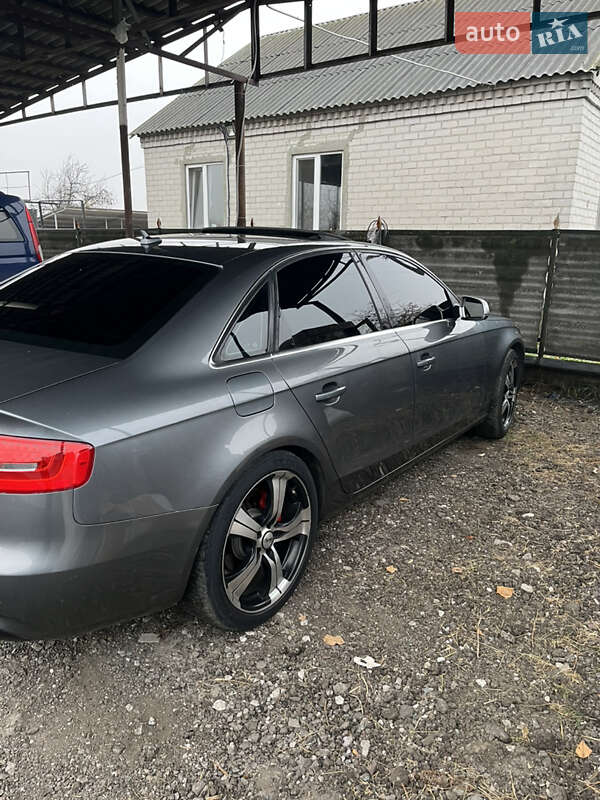 Седан Audi A4 2012 в Новомосковске