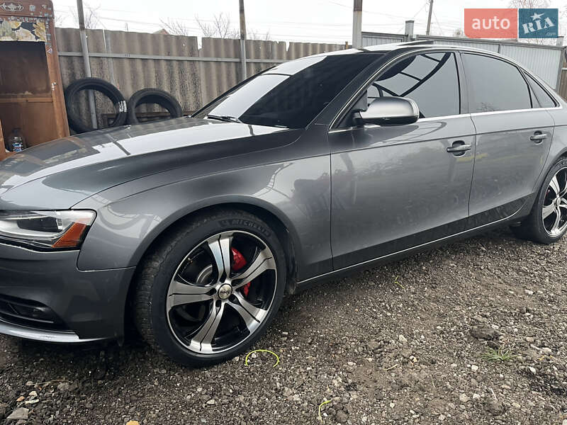 Седан Audi A4 2012 в Новомосковске