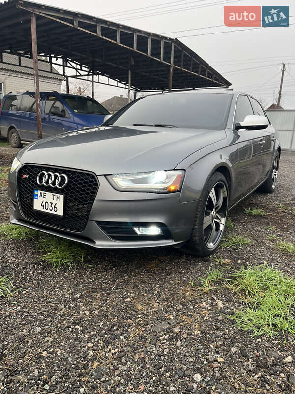 Седан Audi A4 2012 в Новомосковске