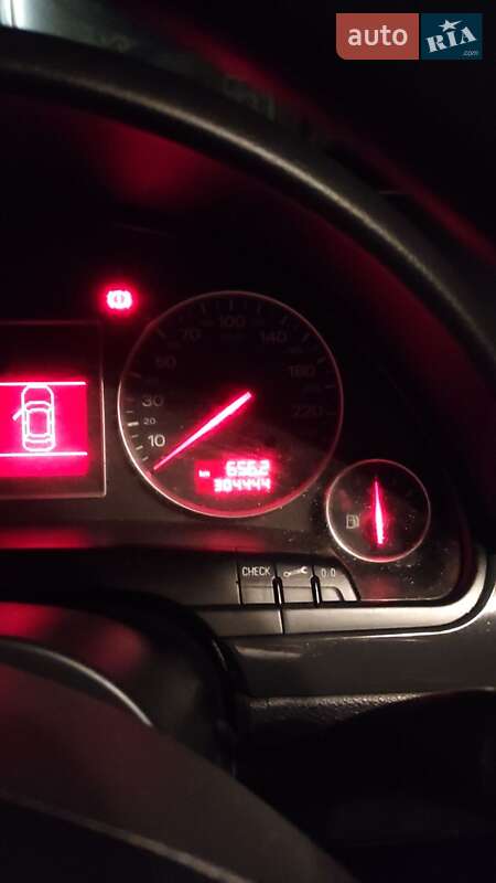 Седан Audi A4 2002 в Дерно