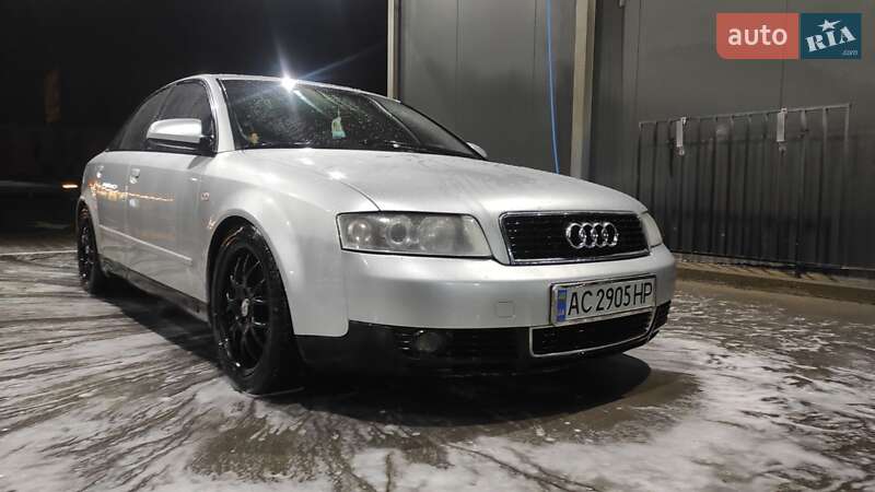 Седан Audi A4 2002 в Дерно