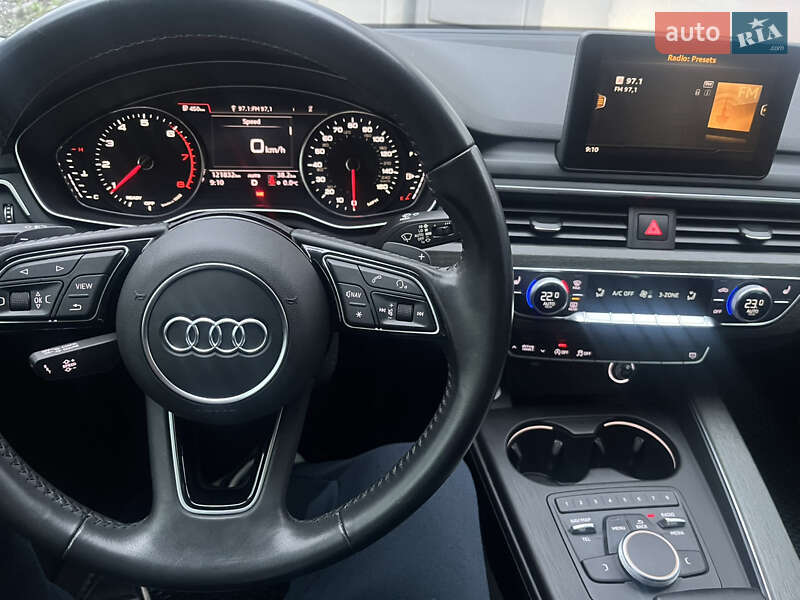 Седан Audi A4 2018 в Харкові