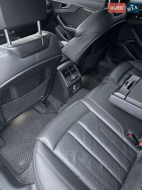 Седан Audi A4 2017 в Киеве