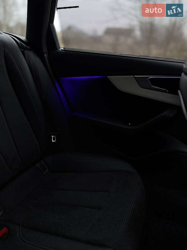 Универсал Audi A4 2021 в Киеве