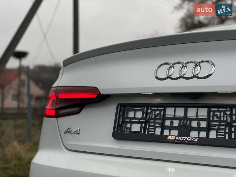 Седан Audi A4 2016 в Львове