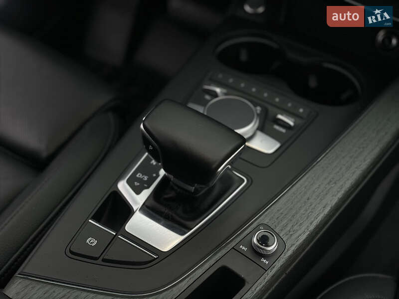 Седан Audi A4 2016 в Львове