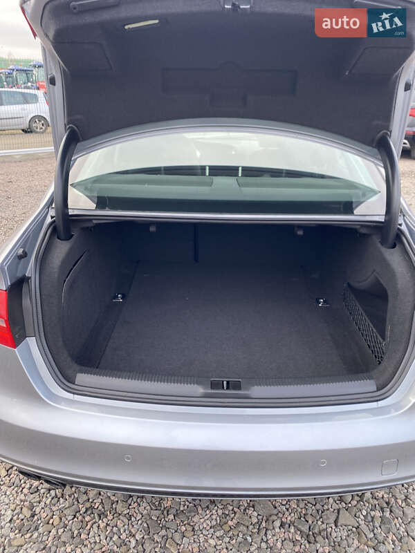 Седан Audi A4 2015 в Луцке