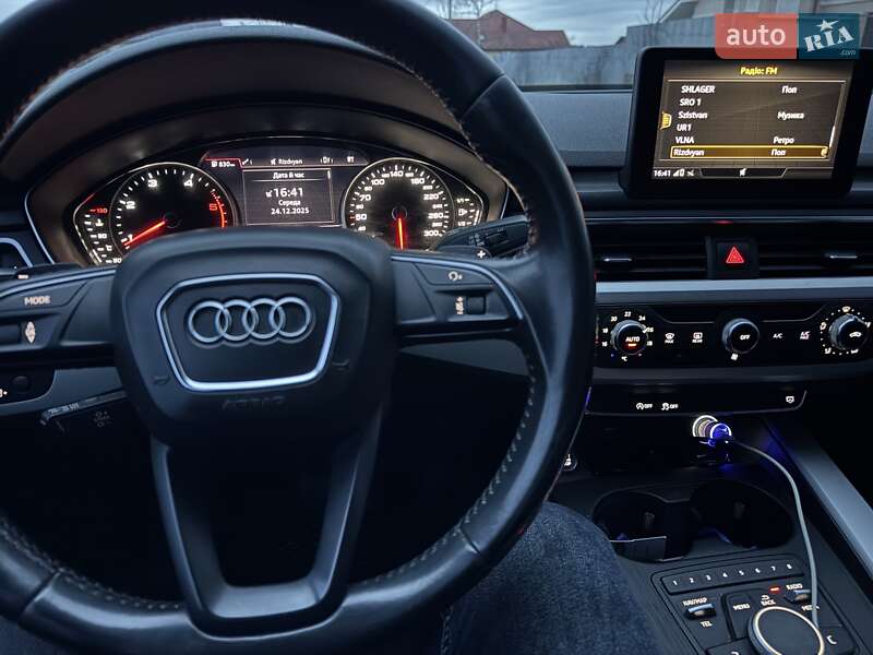 Седан Audi A4 2018 в Ужгороде