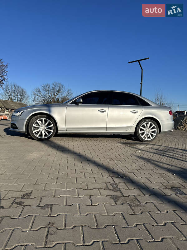 Седан Audi A4 2014 в Радехове