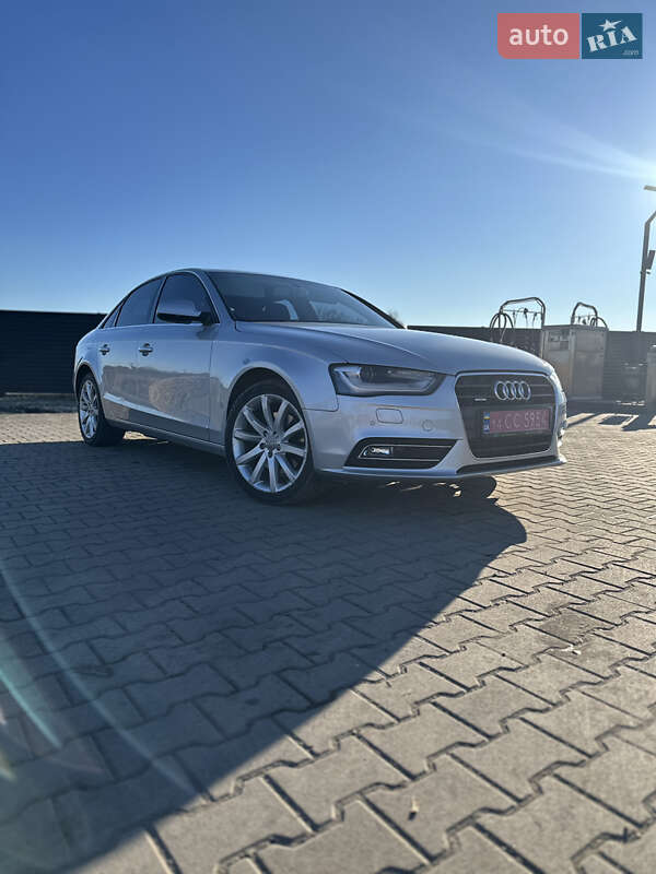 Седан Audi A4 2014 в Радехове