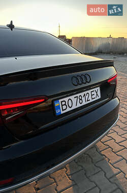Седан Audi A4 2018 в Волочиську