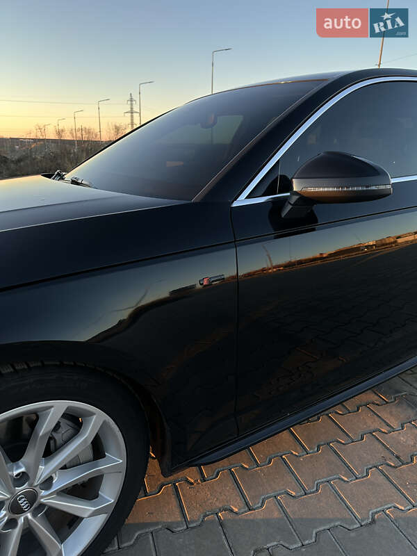 Седан Audi A4 2018 в Волочиську