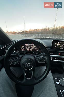 Седан Audi A4 2018 в Волочиську