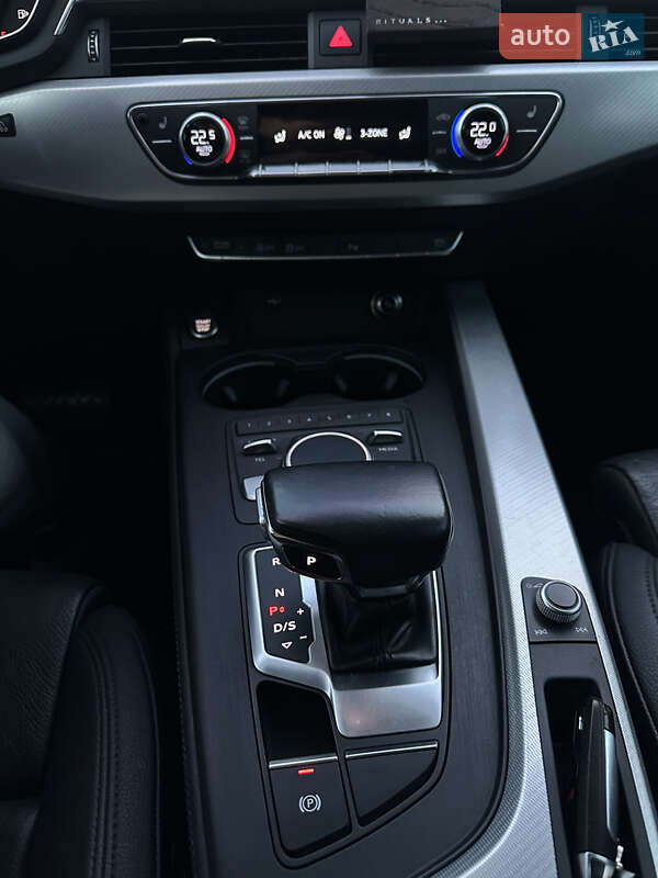 Седан Audi A4 2018 в Волочиську