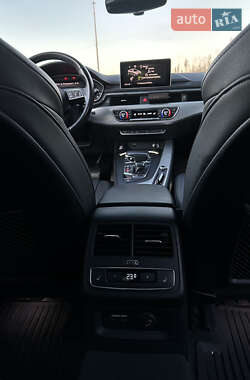 Седан Audi A4 2018 в Волочиську