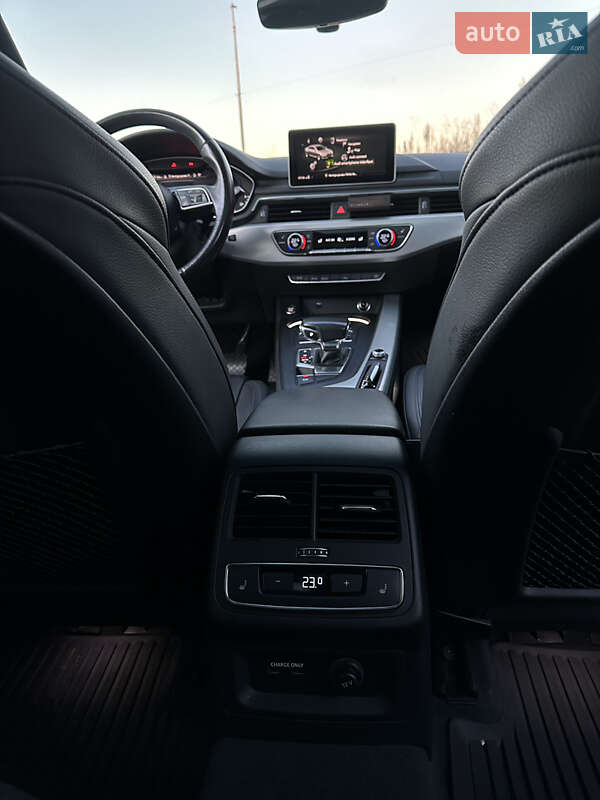 Седан Audi A4 2018 в Тернополі