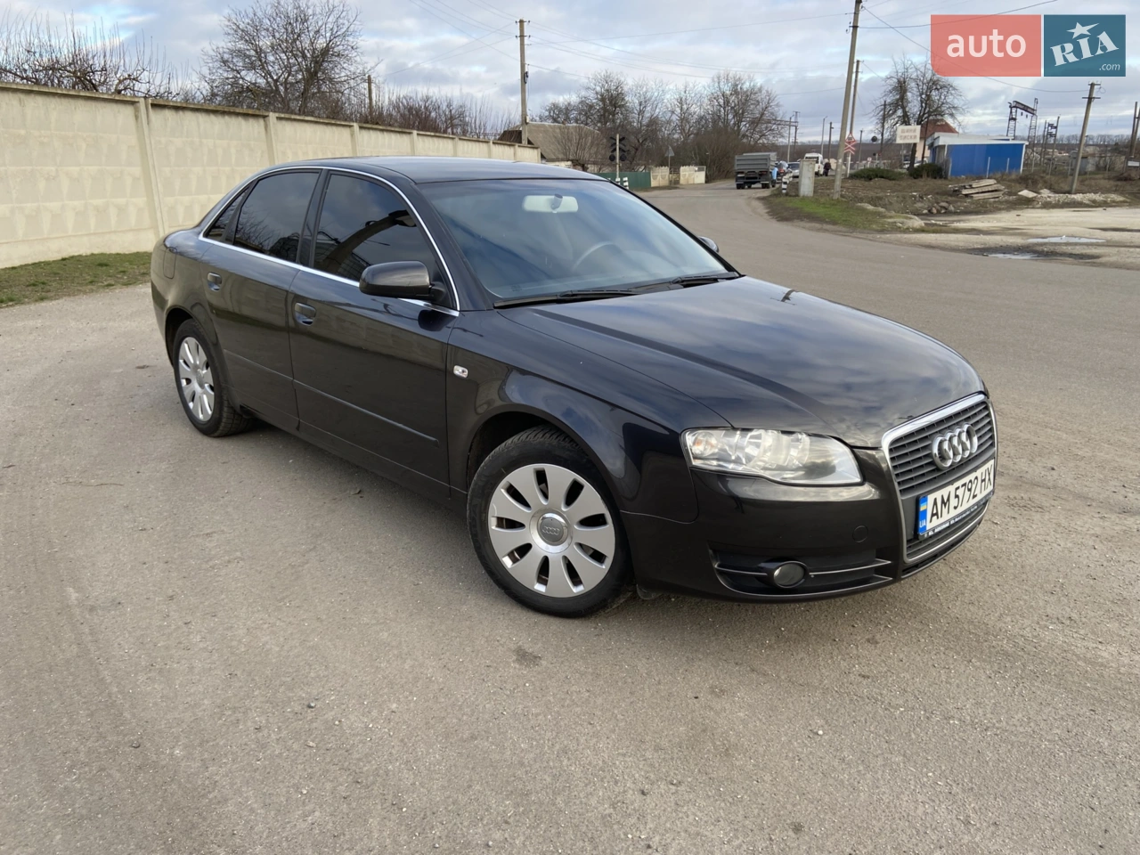 автомобіль в гарному стані,вкладень не потребує ніяких.надійний двигун 1.6 MPI.ходова ідеальна,абсолютно нічого не стукає не гупає.двигун працює як часи.чистий охайний салон.свіжа тоніровка.гарна комплектація,2-х зонний клімат-контроль (заправлений),круїз-контроль,підігріви передніх сидінь,система стабілізації,10 подушок безпеки,4 скло-підйомники,ел-привід дзеркал,задній парктронік,бортовий комп.сів і поїхав.