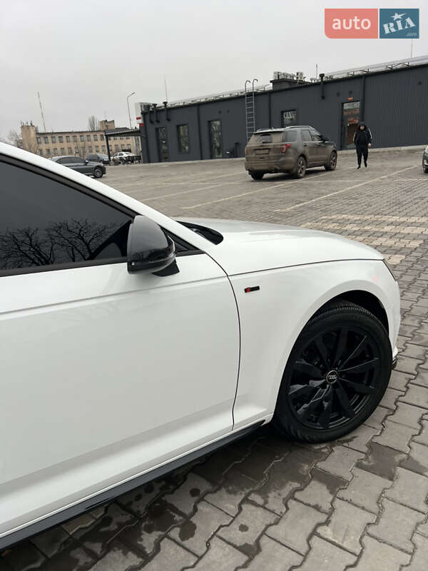Седан Audi A4 2016 в Днепре