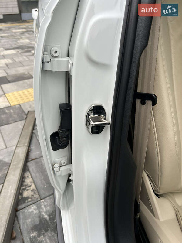 Седан Audi A4 2016 в Днепре