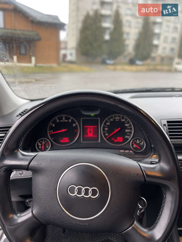 Седан Audi A4 2001 в Дубно