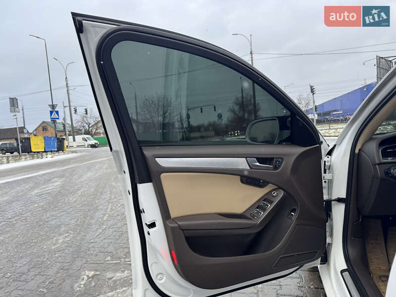 Седан Audi A4 2012 в Черновцах