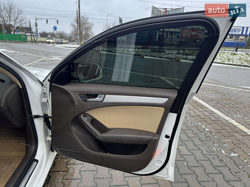 Седан Audi A4 2012 в Черновцах