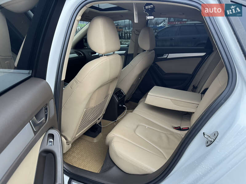 Седан Audi A4 2012 в Черновцах