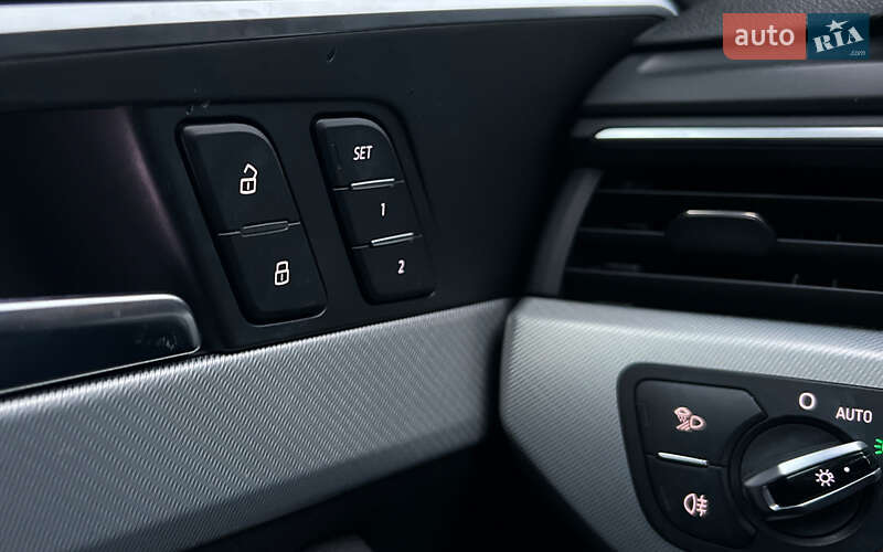 Седан Audi A4 2015 в Львове