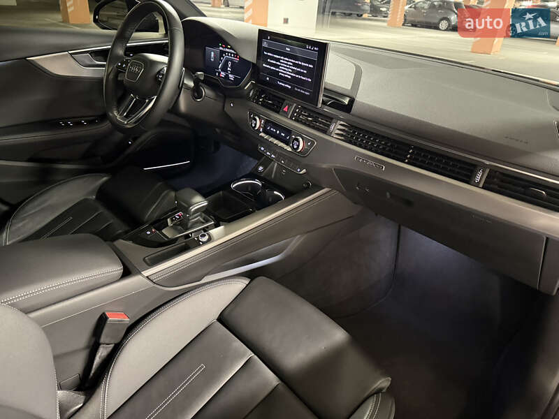 Седан Audi A4 2021 в Киеве