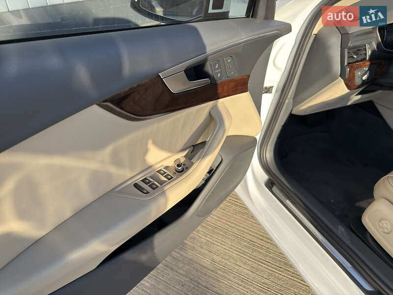 Седан Audi A4 2018 в Черновцах