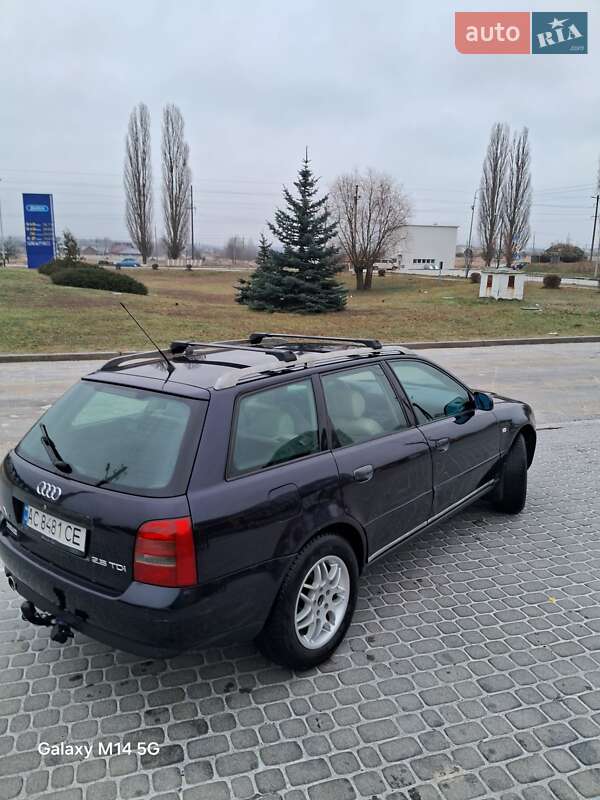 Універсал Audi A4 1999 в Вараші