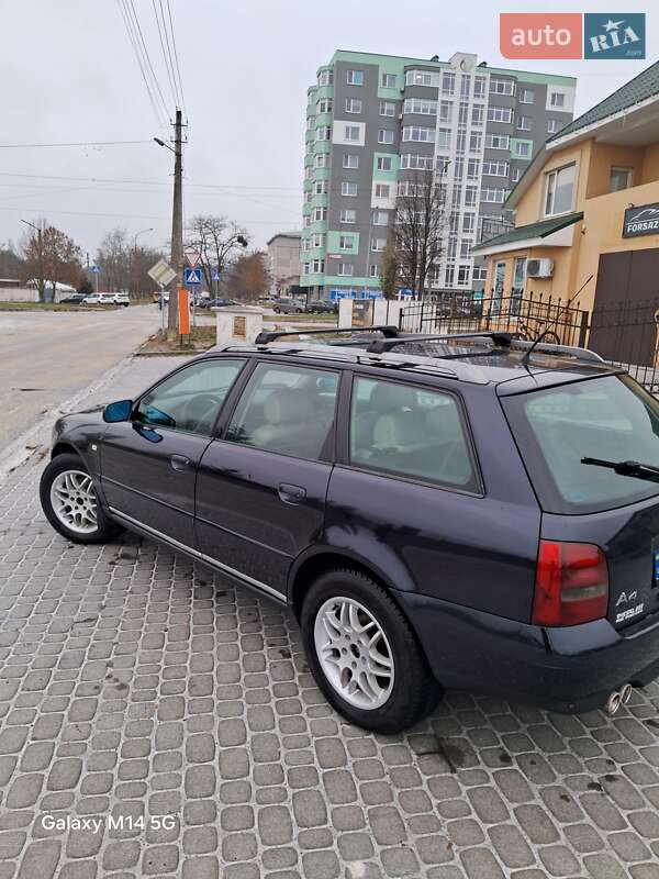 Універсал Audi A4 1999 в Вараші