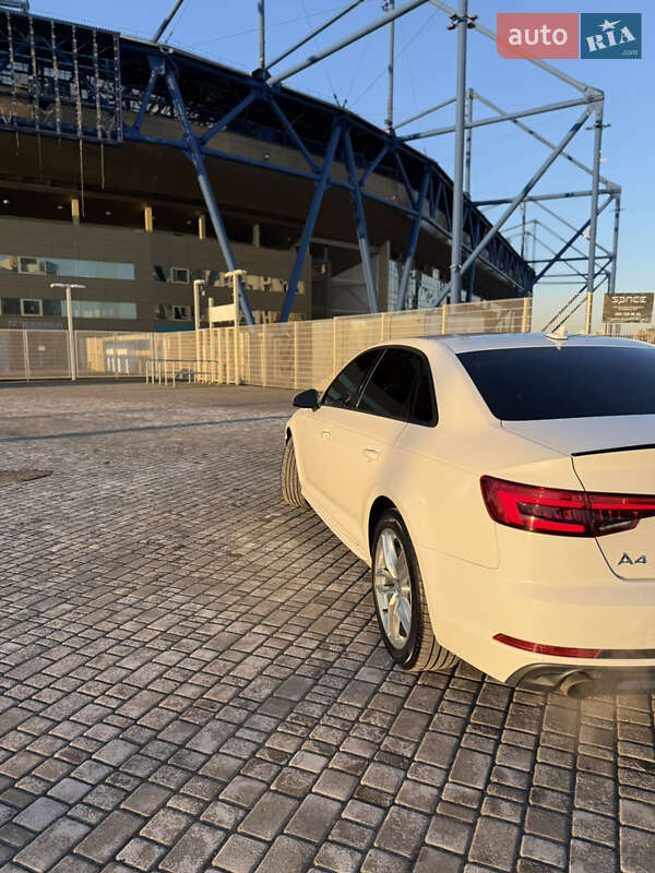 Седан Audi A4 2016 в Киеве