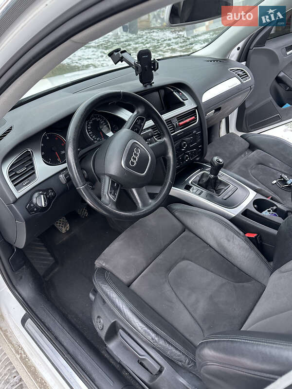 Седан Audi A4 2011 в Галичі