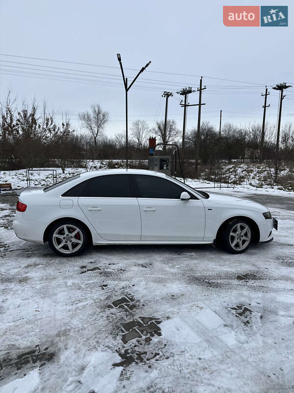 Седан Audi A4 2011 в Галичі