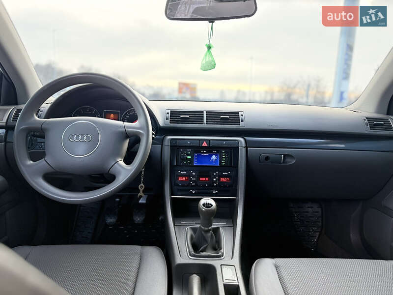 Седан Audi A4 2002 в Мені фото 16 Седан Audi A4 2002 в Мені