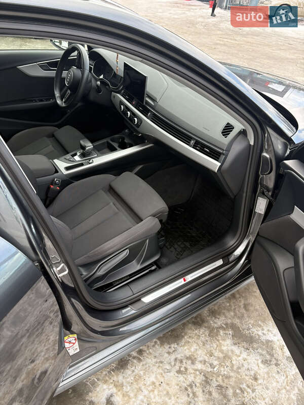 Универсал Audi A4 2020 в Старом Самборе