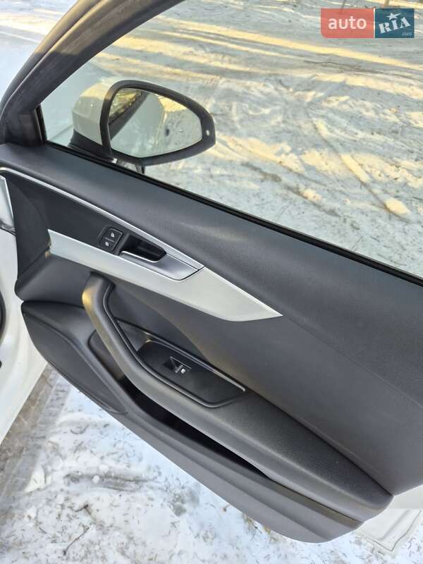 Седан Audi A4 2017 в Львові