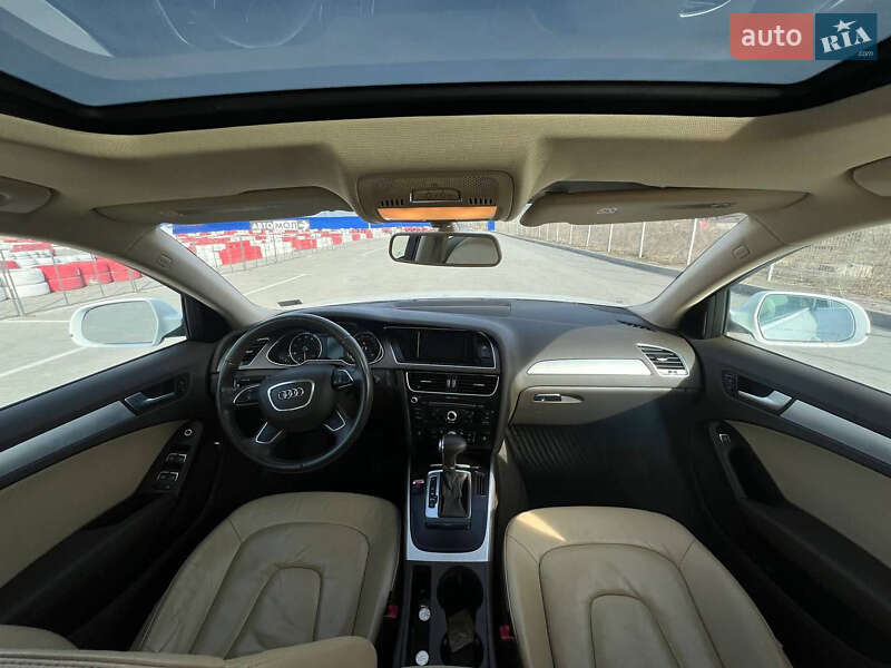 Седан Audi A4 2012 в Виннице