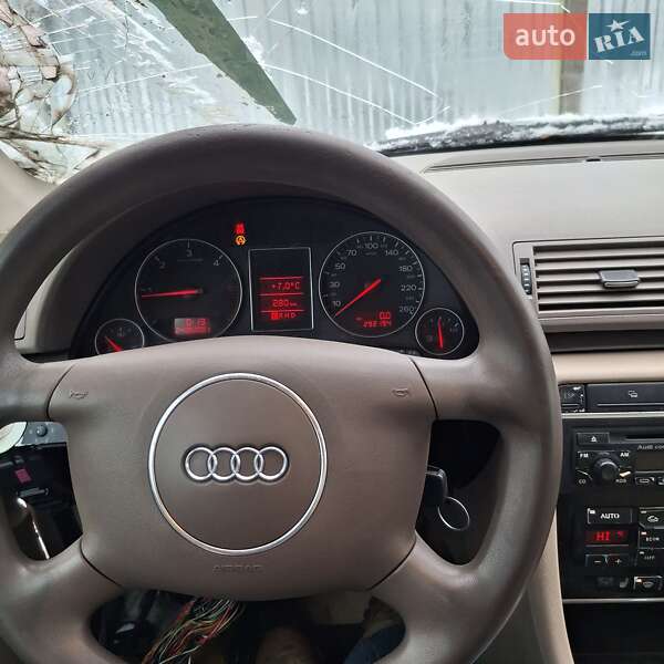 Універсал Audi A4 2002 в Пустомитах