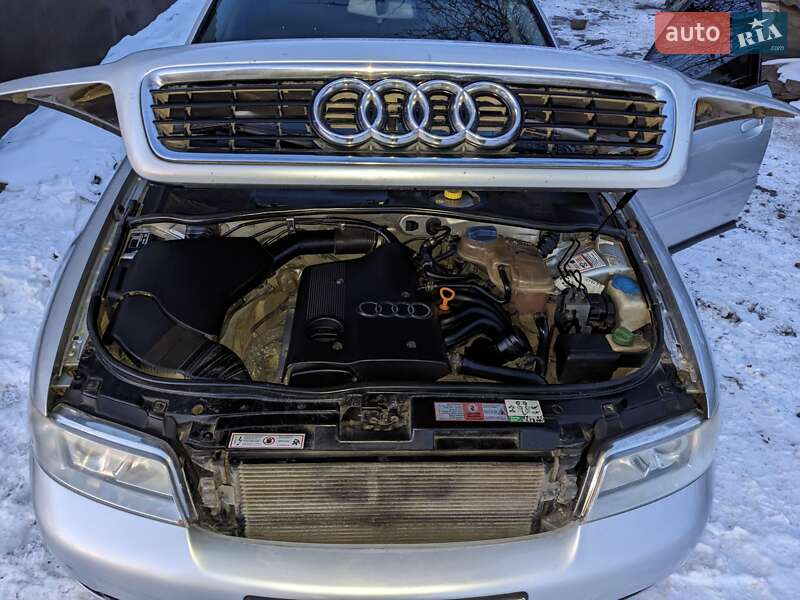 Седан Audi A4 1999 в Коровьем