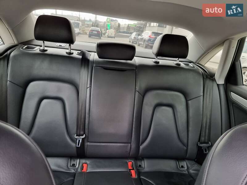 Седан Audi A4 2015 в Львове