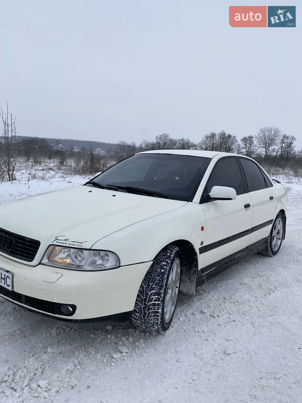 Седан Audi A4 1996 в Баре