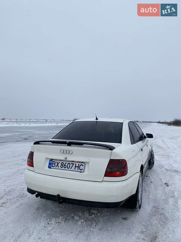Седан Audi A4 1996 в Баре