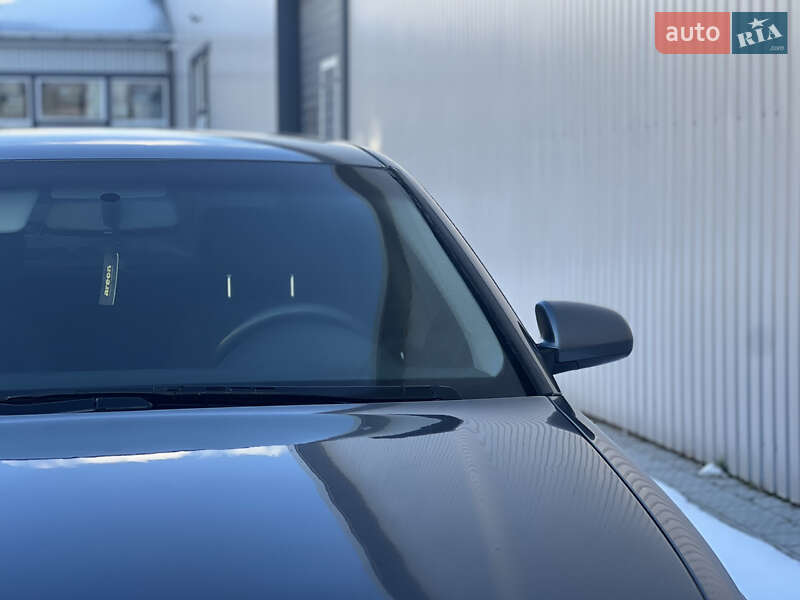 Седан Audi A4 2002 в Жовкві