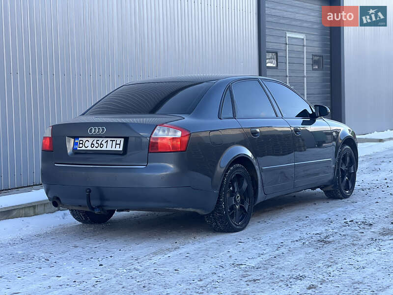 Седан Audi A4 2002 в Жовкві